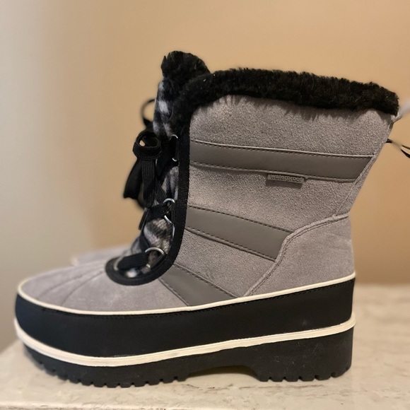 Comfort View Water Proof Boots - Picture 3 of 7